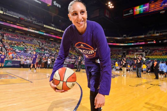 Diana Taurasi broke the WNBA scoring record on Sunday