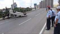 Adana Direksiyon Hakimiyetini Kaybedince, Araç Köprü Üzerinde Takla Attı