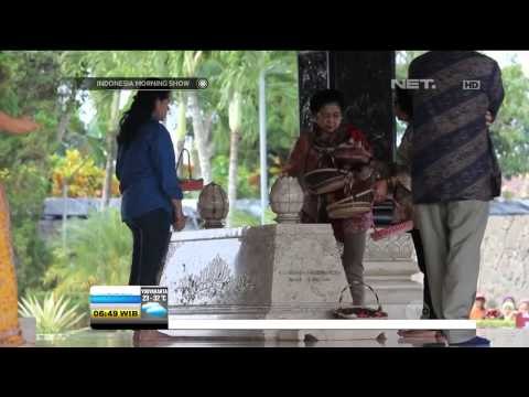 Megawati Berziarah Kemakam Bung Karno di Blitar - IMS