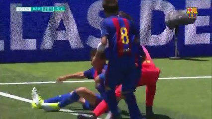 Le jeune espoir du Barça Gérard Hernandez a inscrit ce but venu d'ailleurs en U12 !