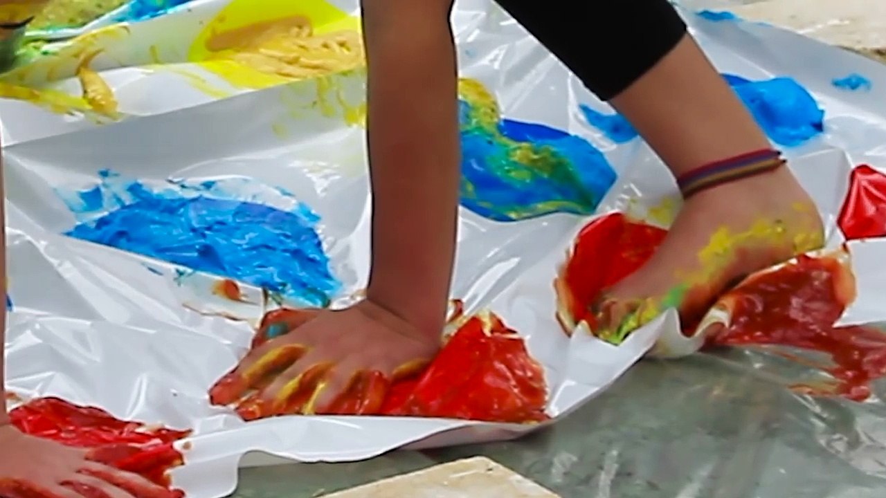 HILARIOUS MESSY TWISTER CHALLENGE! (ft. Annie LeBlanc & Hayley from Bratayley)