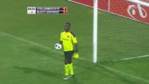 Goleiro leva gol bizarro após fair-play em partida na África do Sul. Assista!