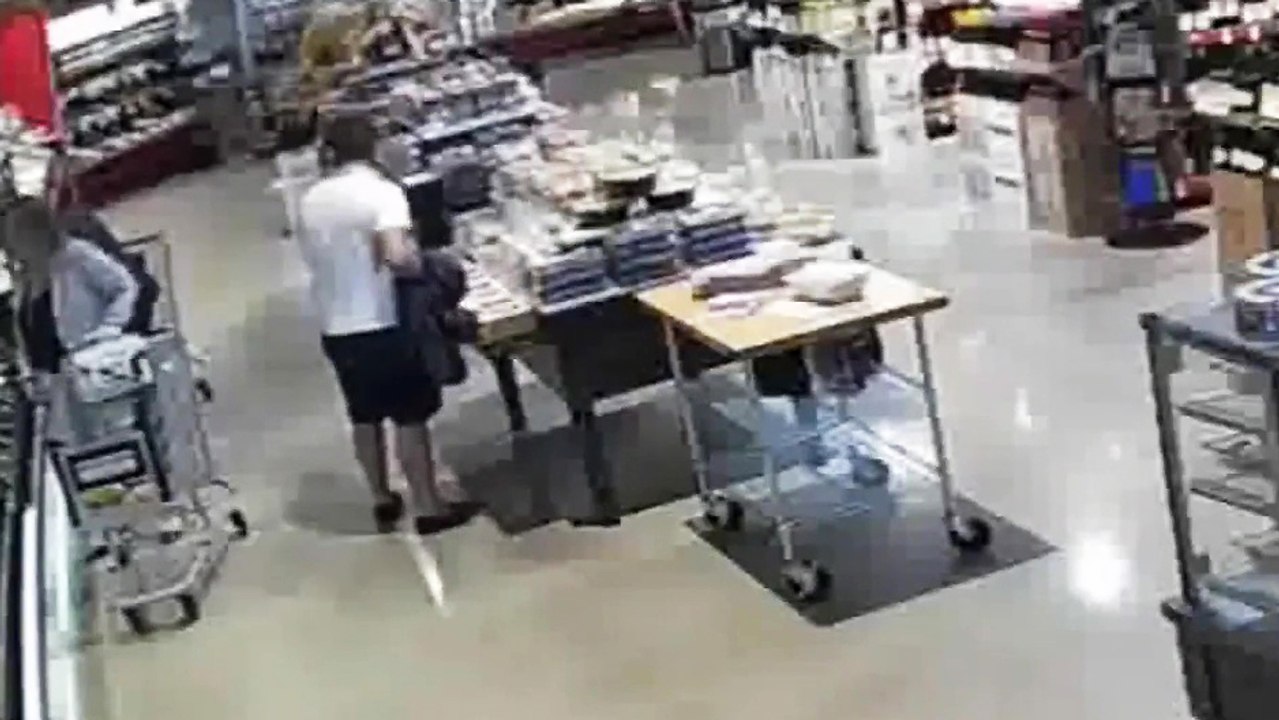 Un pickpocket se fait prendre la main dans le sac