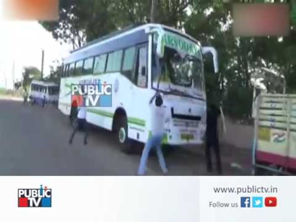 Localites in Tamilnadu damage tourist buses of Kannadigas