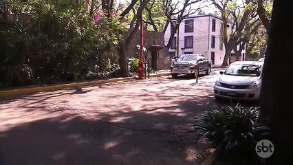 O Que a Vida Me Roubou - Montserrat quase descobre que Alessandro está vivo