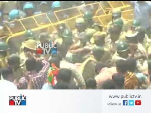 Cauvery row: Police Lathicharge Protesters in KRS Dam, Mandya