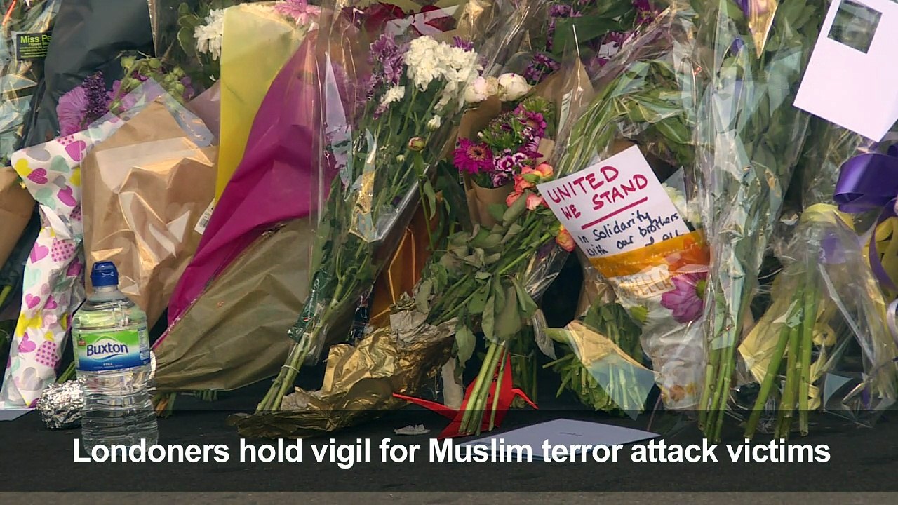 Londoners hold vigil for Muslim terror attack victims