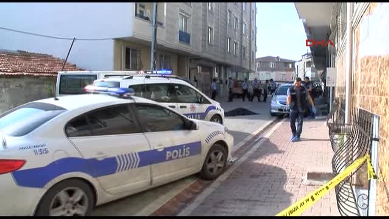 Esenyurt'ta Dehşet: 1'i Kadın 2 Kişi Sokak Ortasından Öldürüldü