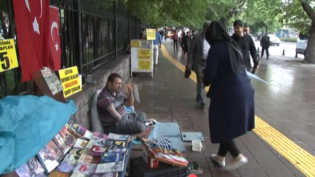 Engelli Seyyar Satıcıdan Engelsiz Dilenci Uyarısı