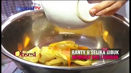 Ranty Purnamasari dan Selika Mempersiapkan Kue Lebaran