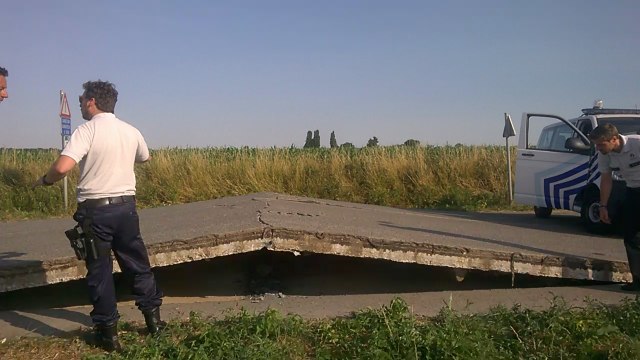 Incroyable: à cause de la chaleur, la route se soulève à Moustier (Frasnes-les-Anvaing)