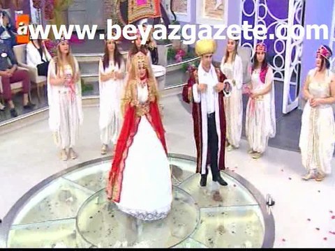 Esra Erol'da - Emine ile Burak'ın kına töreni