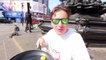 YouTuber tries to fry an egg in Piccadilly Circus
