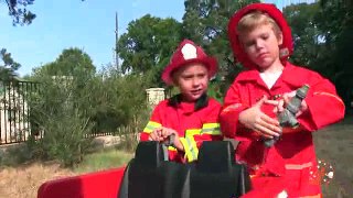 06.Little Heroes 10 - The Spark, The Police Car, The Fire Engine and The Dump Truck_clip7