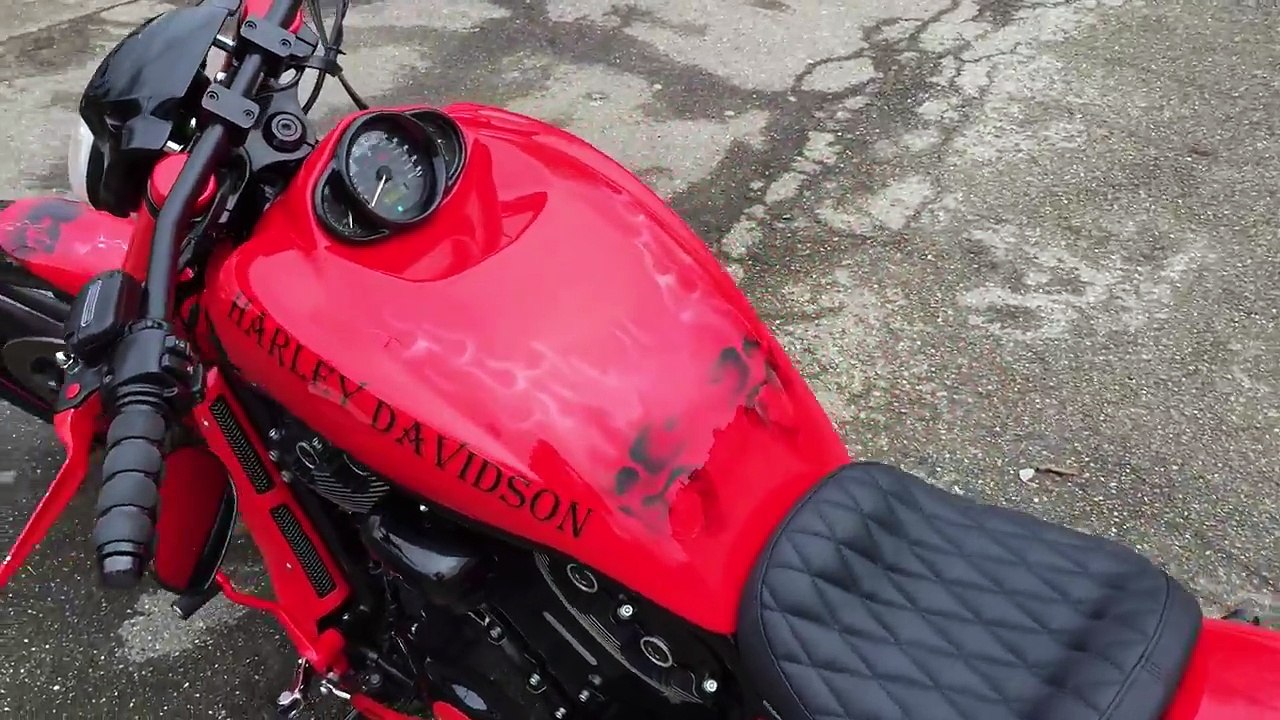 Harley Davidson VRSCDX V-Rod Night Rod Custom AirRide 260er Reifen Porsche Rot