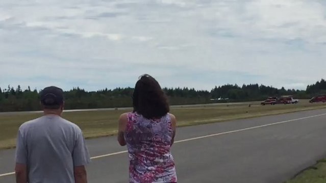 Pilot Stages Dramatic Landing Despite Malfunctioning Front Landing Gear
