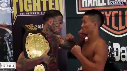 Maç öncesi hava atıp ringde havasını alan adam