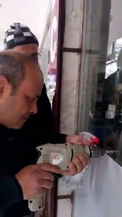 vitrin camı delme.