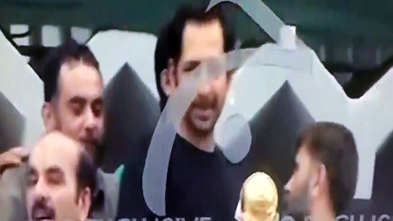 Sarfaraz Singing Mauqa Mauqa