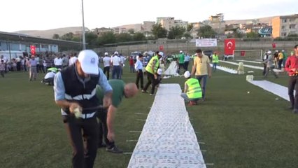 Silvan'da 3 Bin Kişi Kardeşlik Sofrasında İftar Yaptı