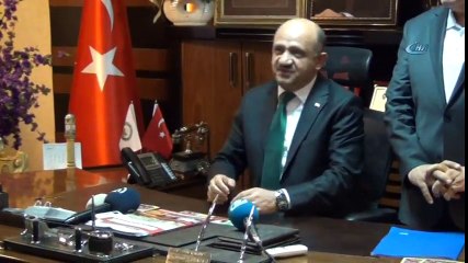 Bakan Işık Kışla Ziyaretinde Fidan Dikti