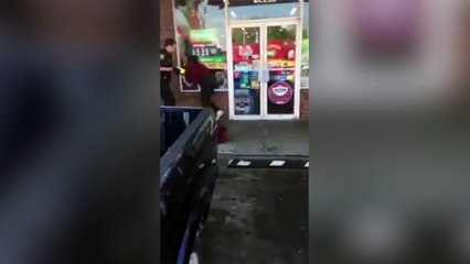 El efecto 'Serenity': hombre se convierte en zombie que muerde a policías