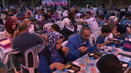 هذا الصباح-الإفطارات الجماعية عادة رمضانية تغزو أحياء إسطنبول