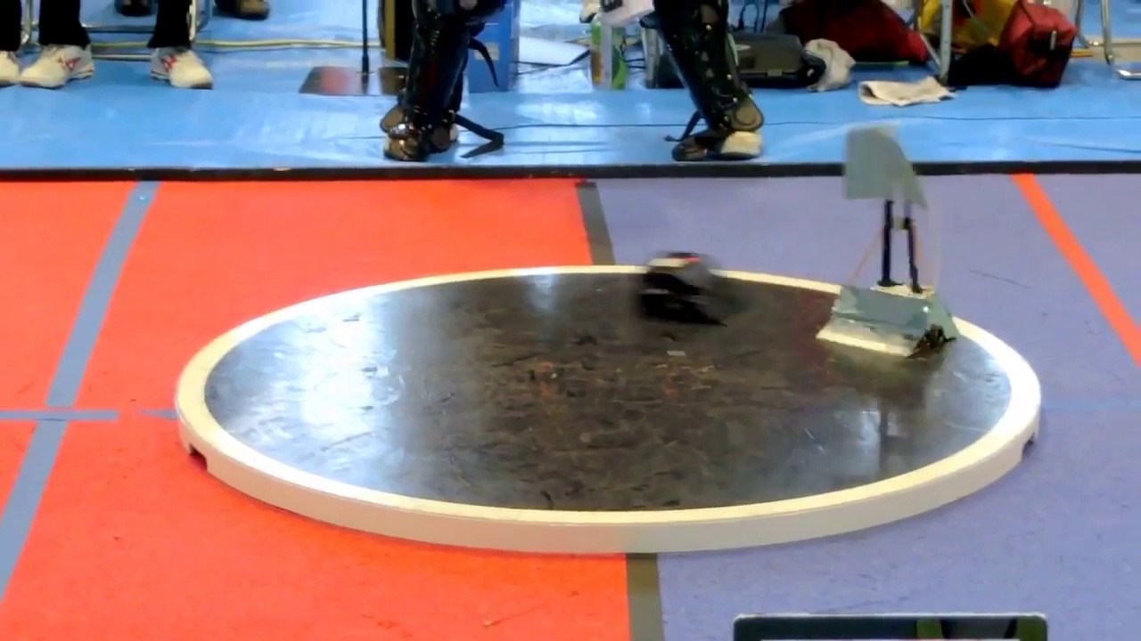 Combats de robots hyper rapides au Japon !