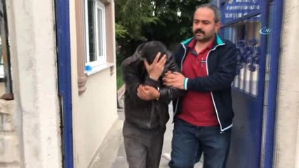 Annesinin Otomobiliyle Rögar Kapağı Çalarken Yakalandı