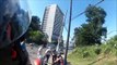 Un motard percuté par un camion qui a grillé le feu rouge au Brésil