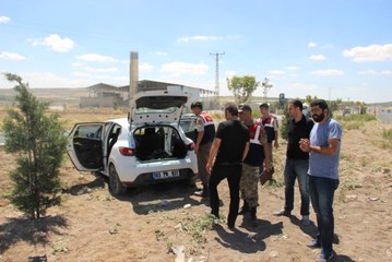 Polisten Kaçarken Kaza Yapan Otomobilin Bagajından Silahla Vurulmuş 3 Kişi Çıktı