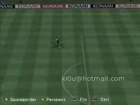 La pub NIKE où Ronaldinho tape la barre mais sur PES