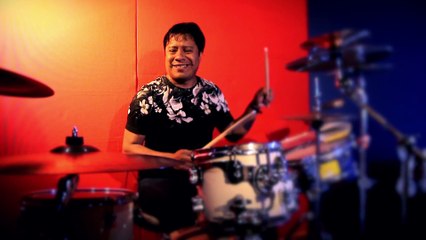 Music video for Tu y yo performed by Nelson Kanzela.