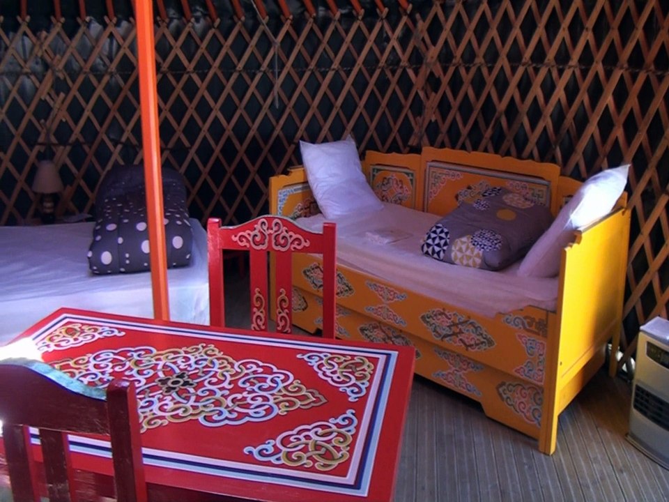 Mer & Yourtes. Un drôle de village dans le nord Finistère !