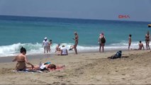 Alanya'da Plajlar Turistlere Kaldı