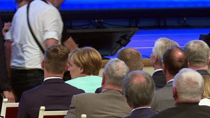 Merkel disposta a debater reforma da Eurozona