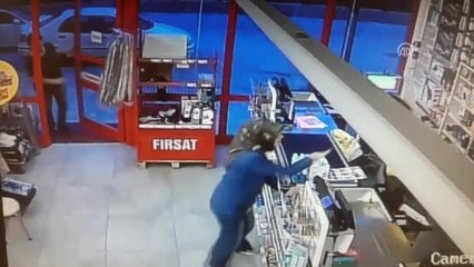 Bıçaklı Soyguncuyu Vatandaşlar Yakalattı