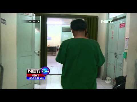 Proses Otopsi, Ibu Kandung Angeline Histeris - NET24