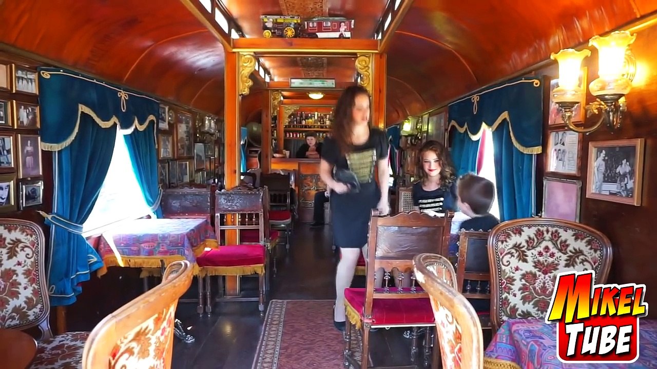 Leo se enamora en el CIRCO Vlog. MikelTube