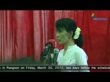 Aung San Suu Kyi holds press conference in Rangoon.