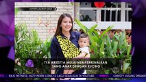 Tya Ariestya Memperkenalkan Kucing Pada Anak