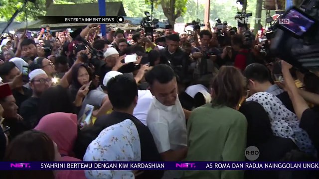 Tangisan Kerabat Dekat Mengiringi Pemakaman Julia Perez