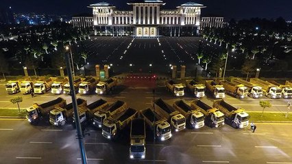 Erdoğan'ın İftarına Gelen Kamyoncular, Araçlarını Külliye'nin Önüne Park Ettiler