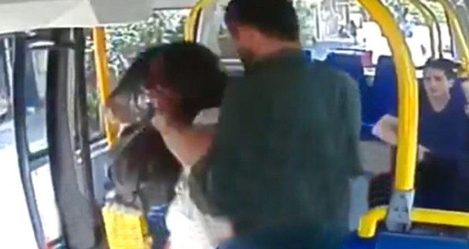 Şort Giydiği İçin Genç Kızı Tokatlayan Saldırgan Kamerada