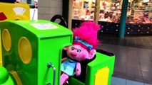 Little Girl Shopping With Trolls Poppy | Shopping / Play Center for Kids