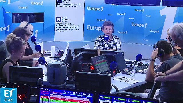 N. Sarkozy : Mettez une porte western au gouvernement, vous les entendrez moins claquer