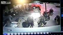LiveLeak - Motorcycle thief get shot in the Spine