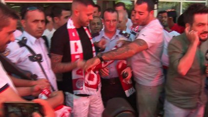 Menez accueilli chaleureusement en Turquie