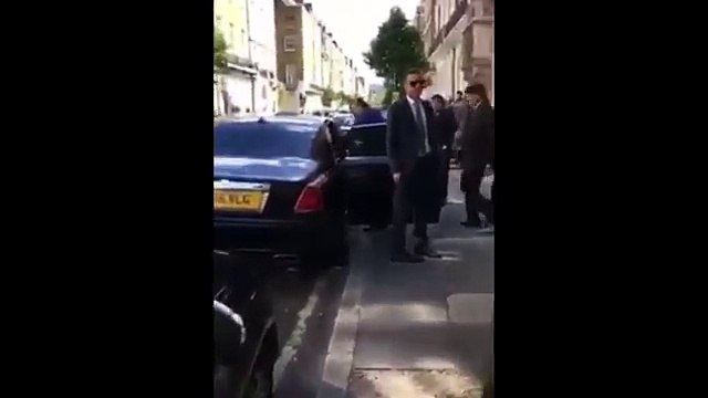 See What Happened With Zardari In London By A Pakistani