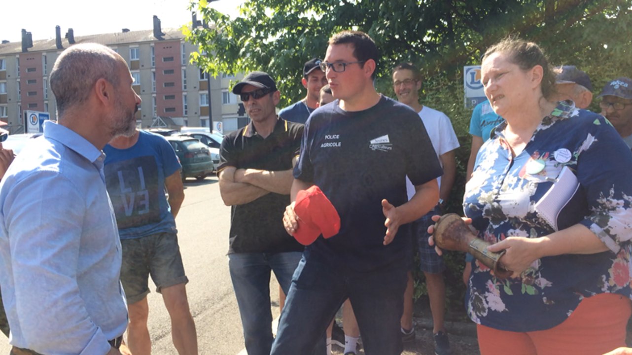 Action des agriculteurs chez Leclerc